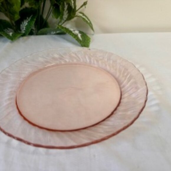 Vintage Arcoroc France Swirl‎ Pink Glass Dinner Plate Elegant French Tableware - Picture 3 of 5